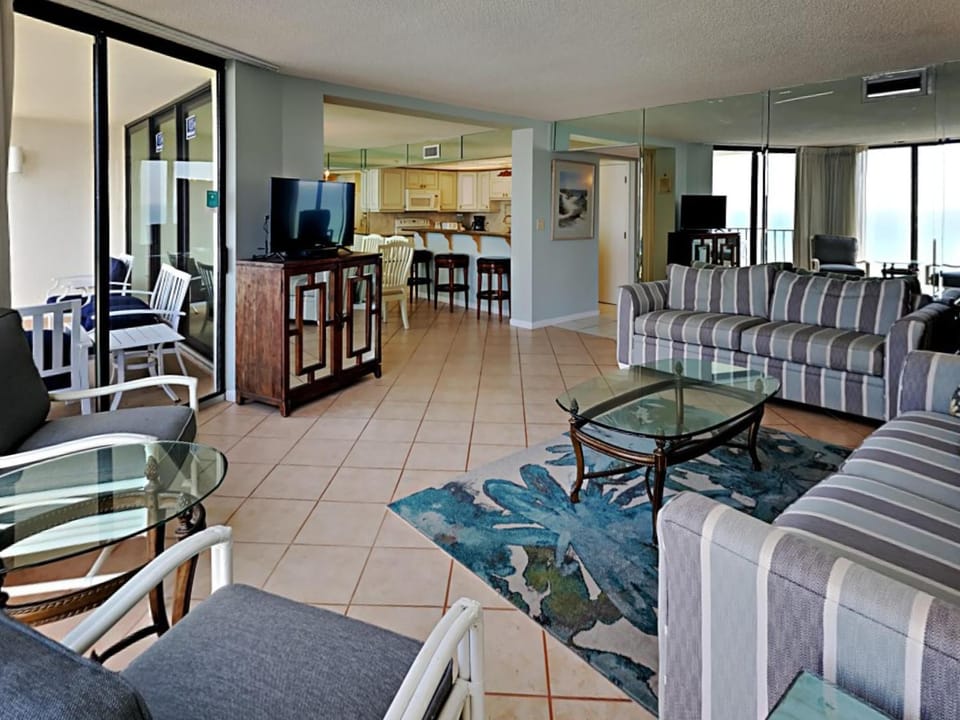 TV and multimedia, Balcony/Terrace, Kitchen or kitchenette, Living room, Seating area, Sea view, furniture
