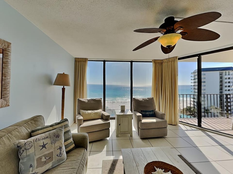 Balcony/Terrace, Living room, Seating area, Beach, Sea view