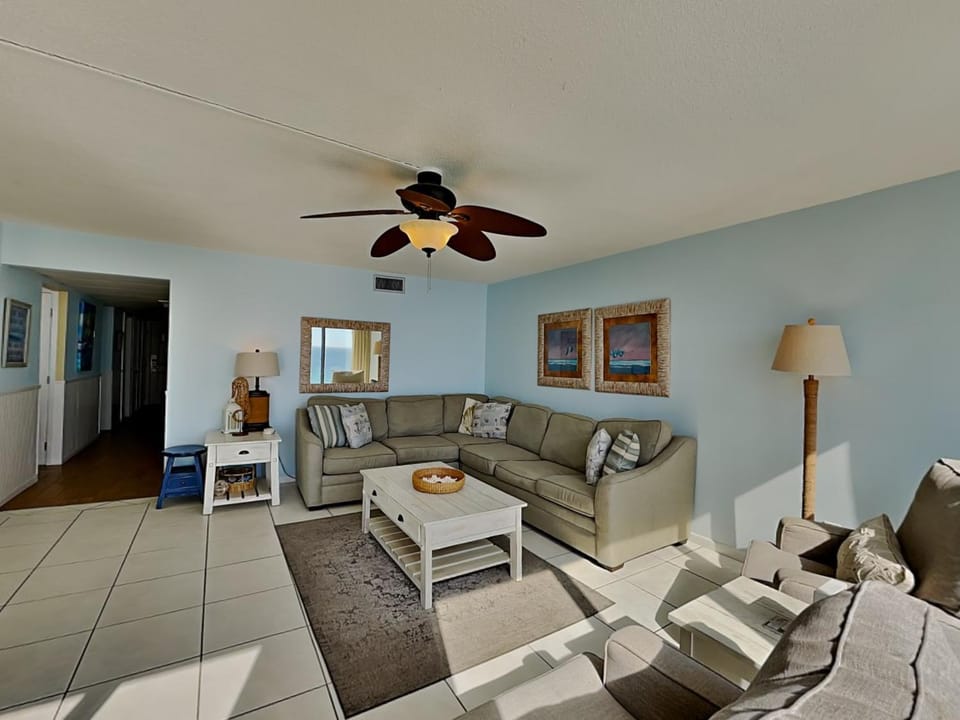 Living room, Seating area, furniture