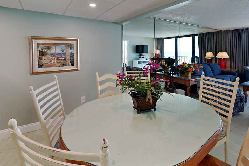 TV and multimedia, Living room, Seating area, Dining area, furniture