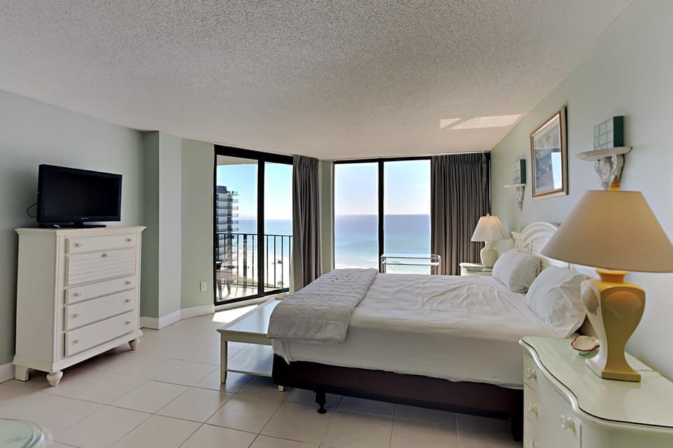 Bed, TV and multimedia, Balcony/Terrace, Bedroom, Sea view, furniture, wardrobe
