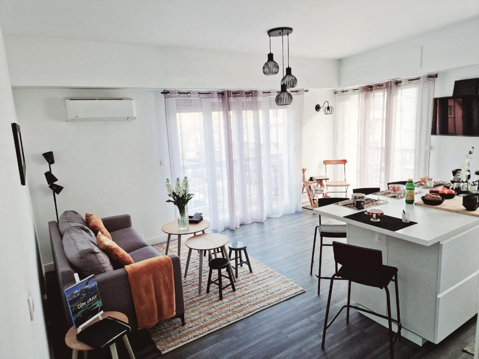 Nice Charmant 3 pièces proche mer Parking Apartment in Nice