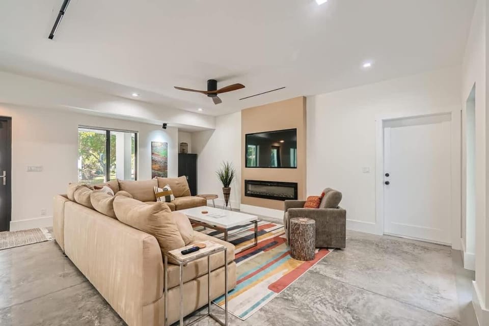 Villa Vogue - Designer Finishes Meet Open Living in Sunshine Park House in West Palm Beach