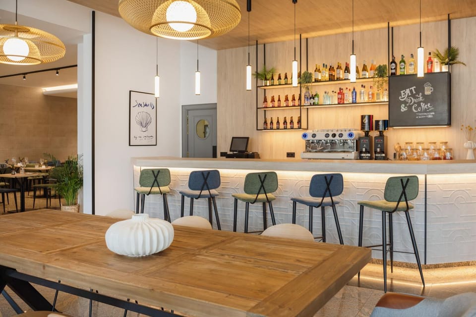 Restaurant/places to eat, Coffee/tea facilities, Lobby or reception, Lounge or bar, Dining area, Drinks