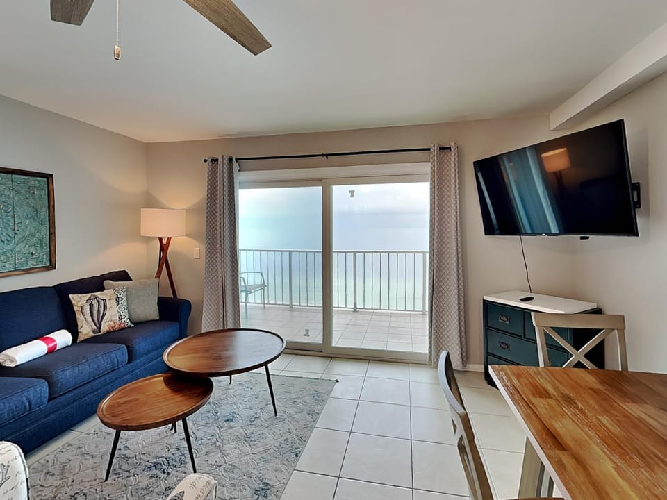 TV and multimedia, Balcony/Terrace, Living room, Seating area, Sea view, furniture