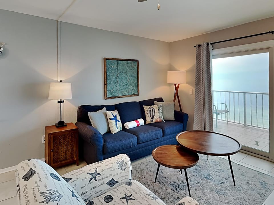 Balcony/Terrace, Living room, Seating area, furniture