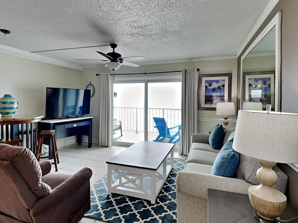 TV and multimedia, Balcony/Terrace, Living room, Seating area, furniture