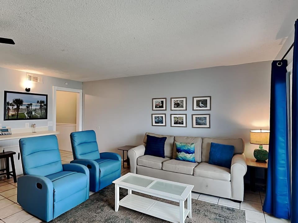 Living room, Seating area, furniture