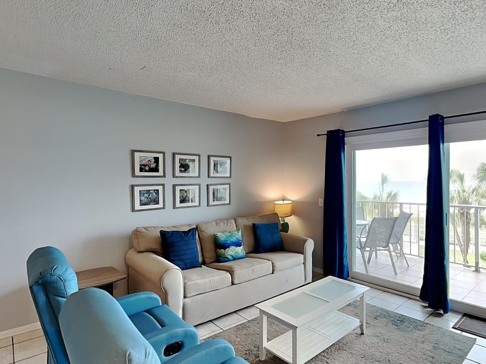 Balcony/Terrace, Living room, Seating area, furniture