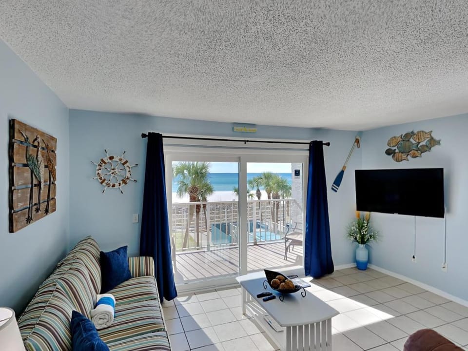 TV and multimedia, View (from property/room), Balcony/Terrace, Living room, Seating area, Pool view, Sea view, furniture