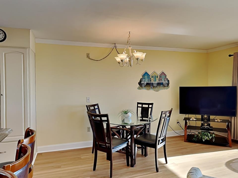 TV and multimedia, Dining area, furniture
