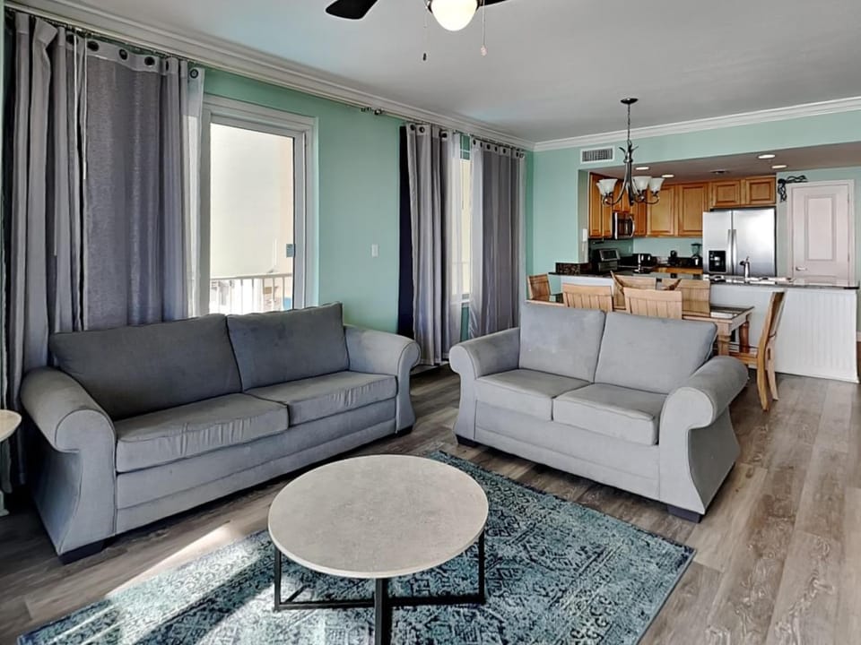 Kitchen or kitchenette, Living room, Seating area, Dining area, furniture