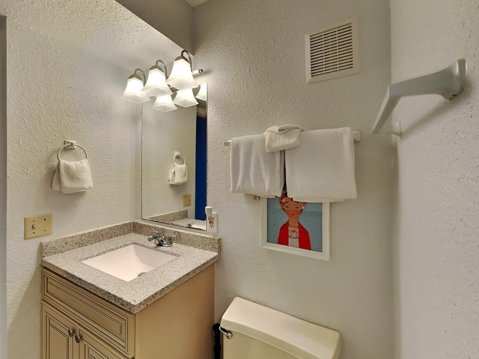 Toilet, Bathroom, towels