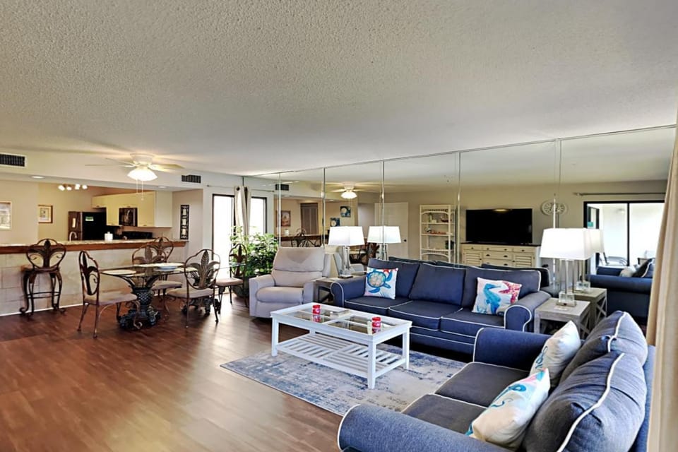 TV and multimedia, Living room, Seating area, Dining area, furniture