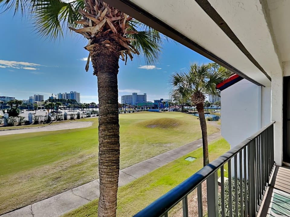 Golfcourse, View (from property/room), Balcony/Terrace, City view