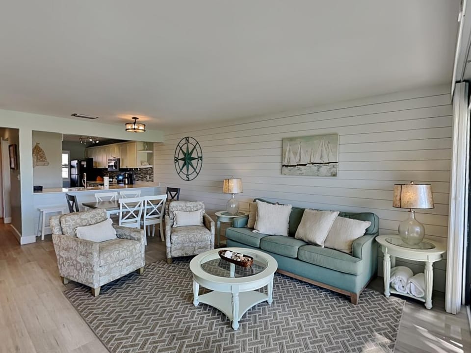 Kitchen or kitchenette, Living room, Seating area, Dining area, furniture