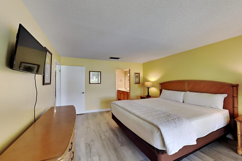 Bed, Bathroom, TV and multimedia, Bedroom, furniture