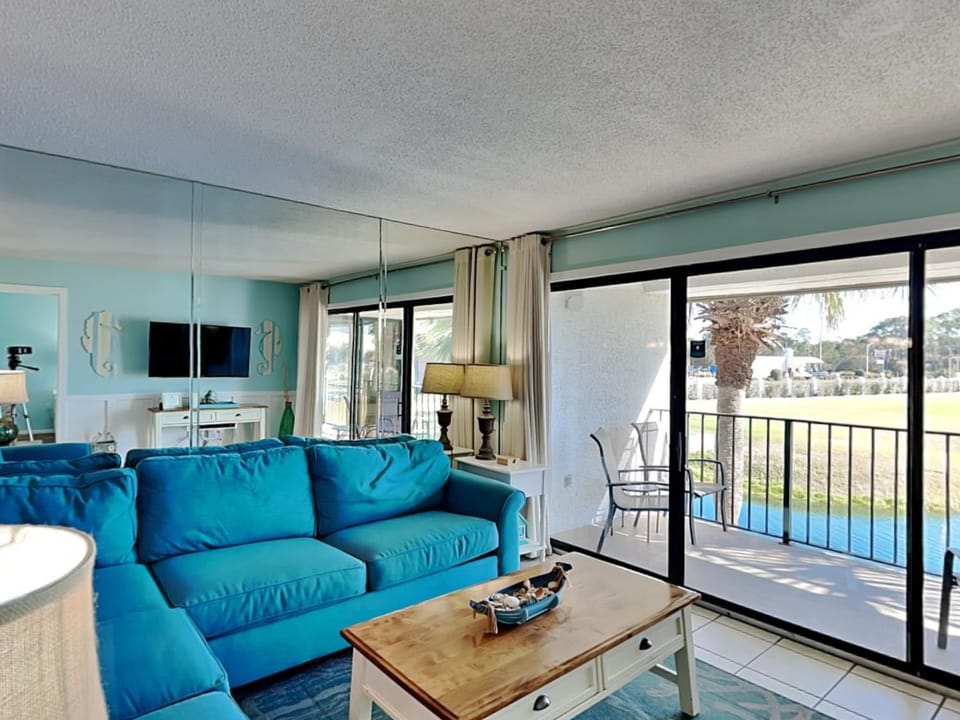 TV and multimedia, Balcony/Terrace, Living room, Seating area, Sea view, furniture