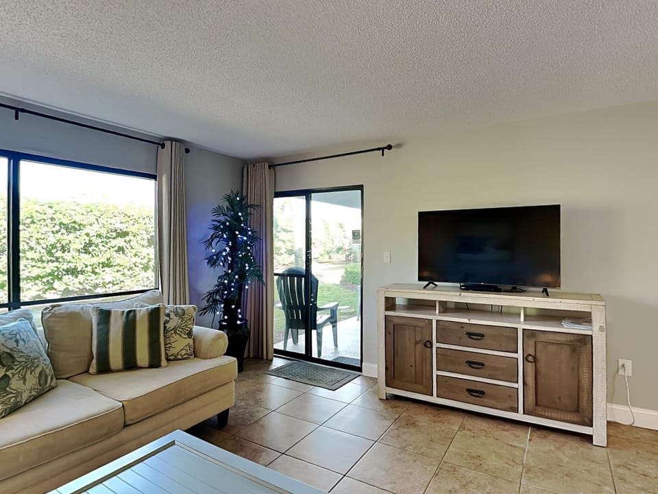 Garden, TV and multimedia, Balcony/Terrace, Living room, Seating area, Garden view