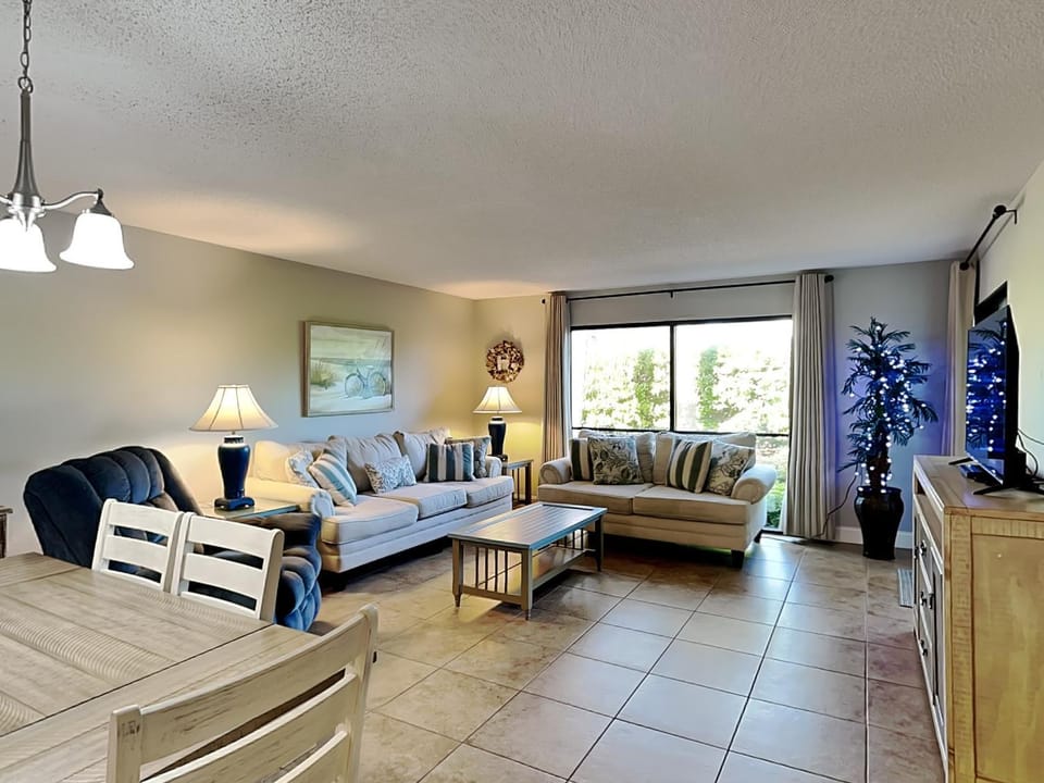 TV and multimedia, Balcony/Terrace, Living room, Seating area, furniture