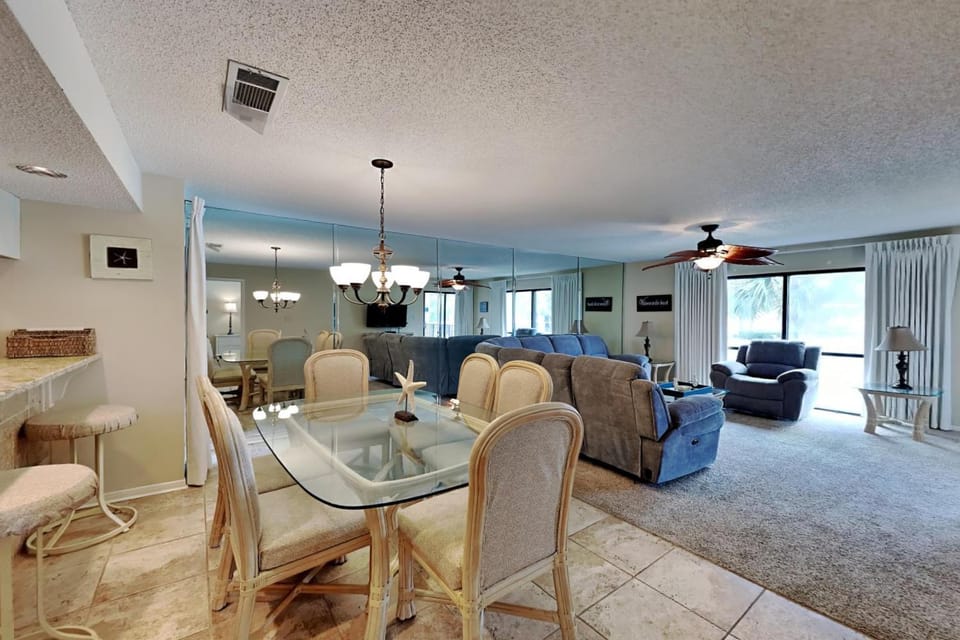 TV and multimedia, Living room, Seating area, Dining area, Sea view, furniture