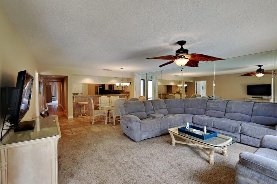 TV and multimedia, Living room, Seating area, Dining area, furniture