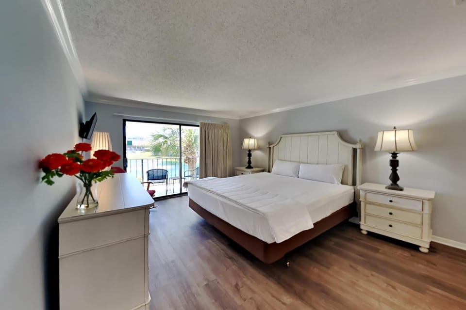Bed, Balcony/Terrace, Bedroom, Pool view, furniture