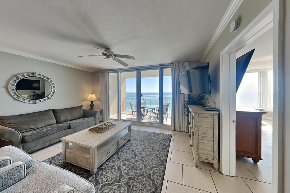 TV and multimedia, Balcony/Terrace, Living room, Seating area, Sea view, furniture