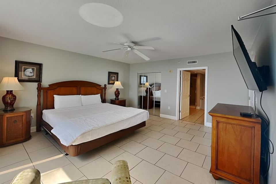 Bed, TV and multimedia, Bedroom, furniture, air conditioner