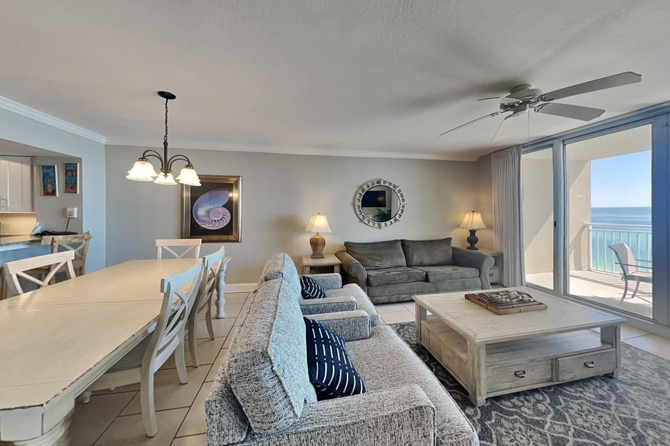 Balcony/Terrace, Living room, Seating area, Dining area, Sea view