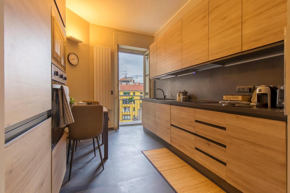 Modern & Bright 2 bedroom Flat 50m from M4 Stop Apartment in Milan