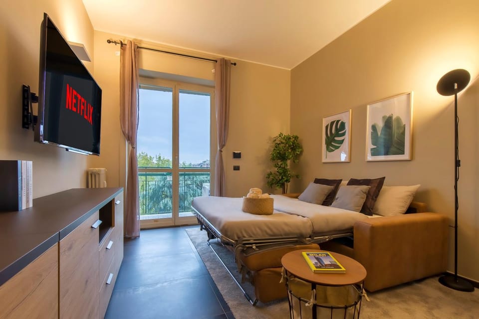 Modern & Bright 2 bedroom Flat 50m from M4 Stop Apartment in Milan