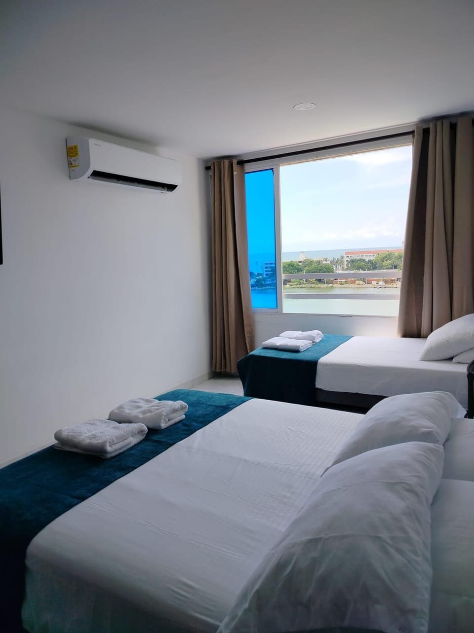 Bed, Photo of the whole room, internet, towels, air conditioner