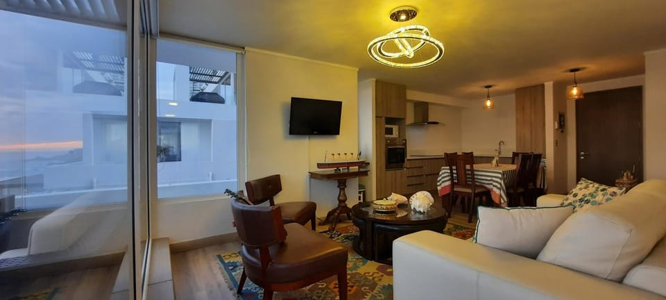 Communal lounge/ TV room, Kitchen or kitchenette, Living room