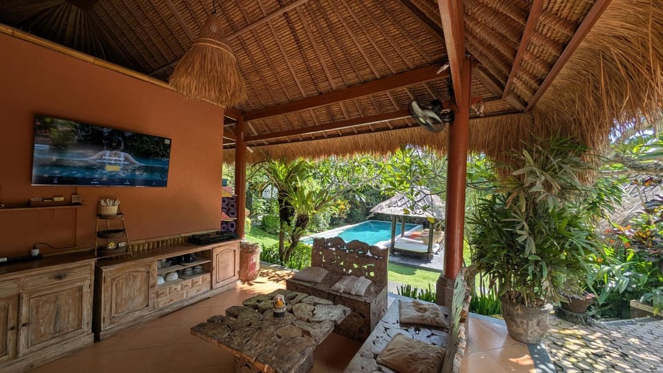 Spacious 6BR in Pererenan - Ice Bath & IR Sauna - 5min to the Beach Villa in North Kuta