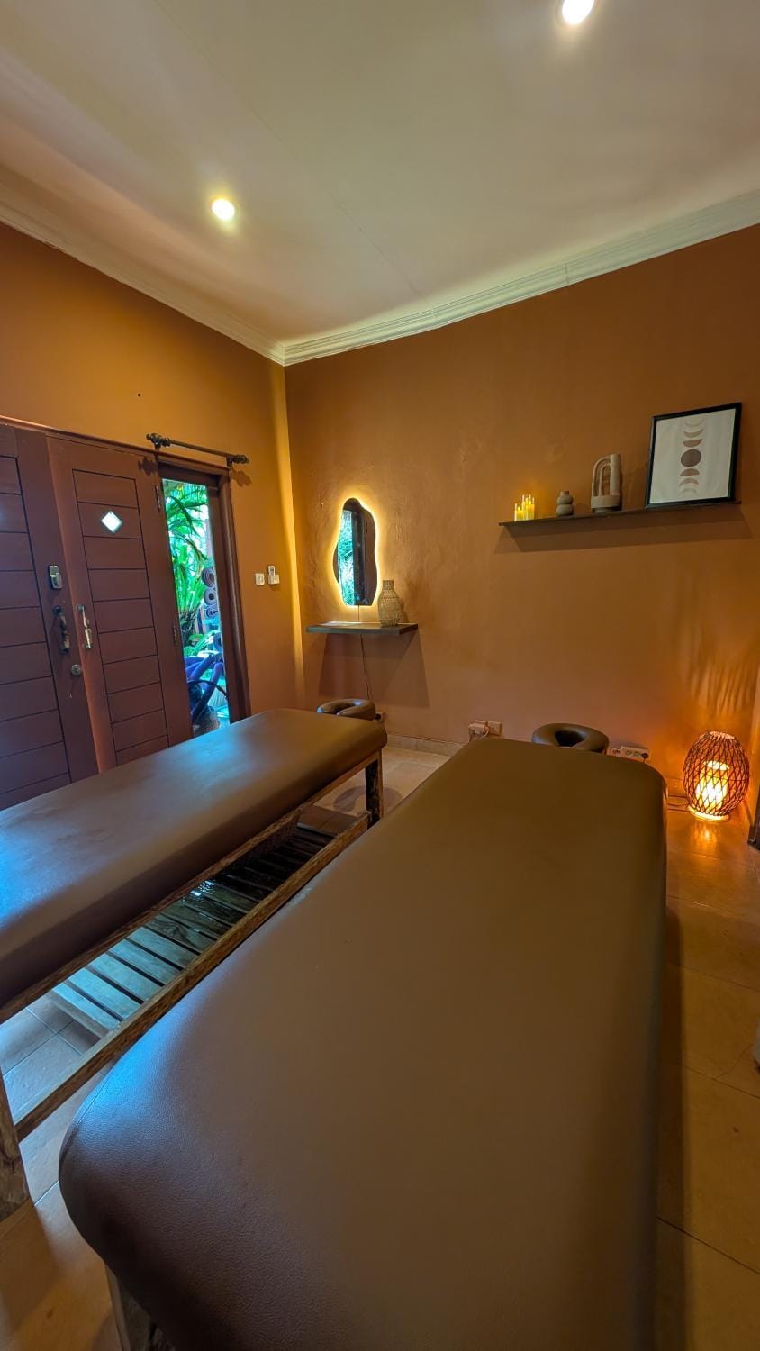 Spacious 6BR in Pererenan - Ice Bath & IR Sauna - 5min to the Beach Villa in North Kuta
