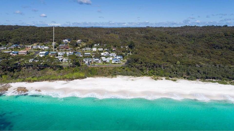 Footprints at Hyams Beach - 4BR home w. games room House in Vincentia