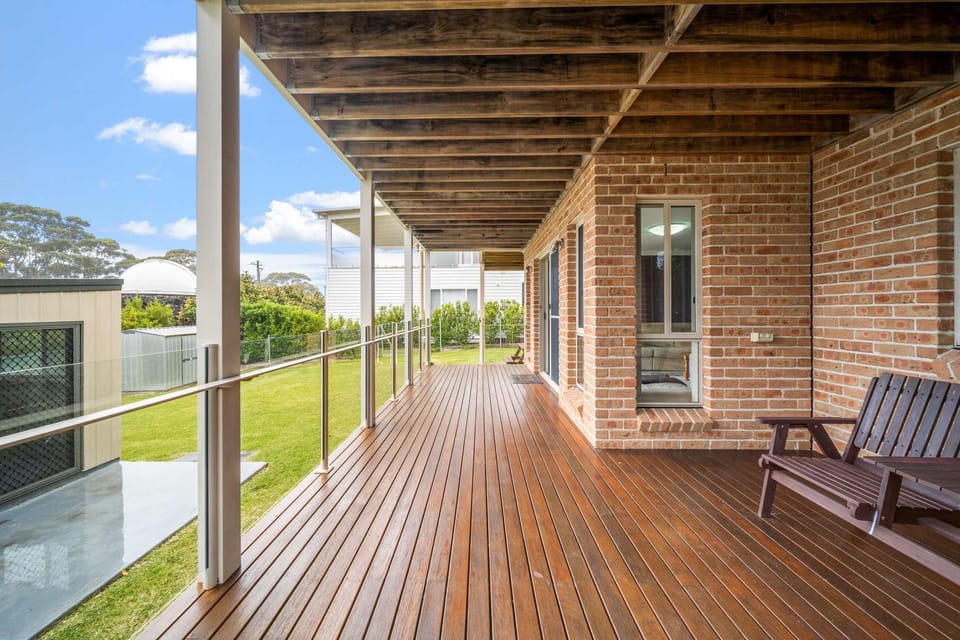 Footprints at Hyams Beach - 4BR home w. games room House in Vincentia