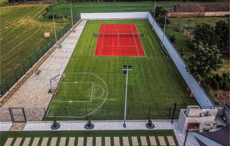 Tennis court