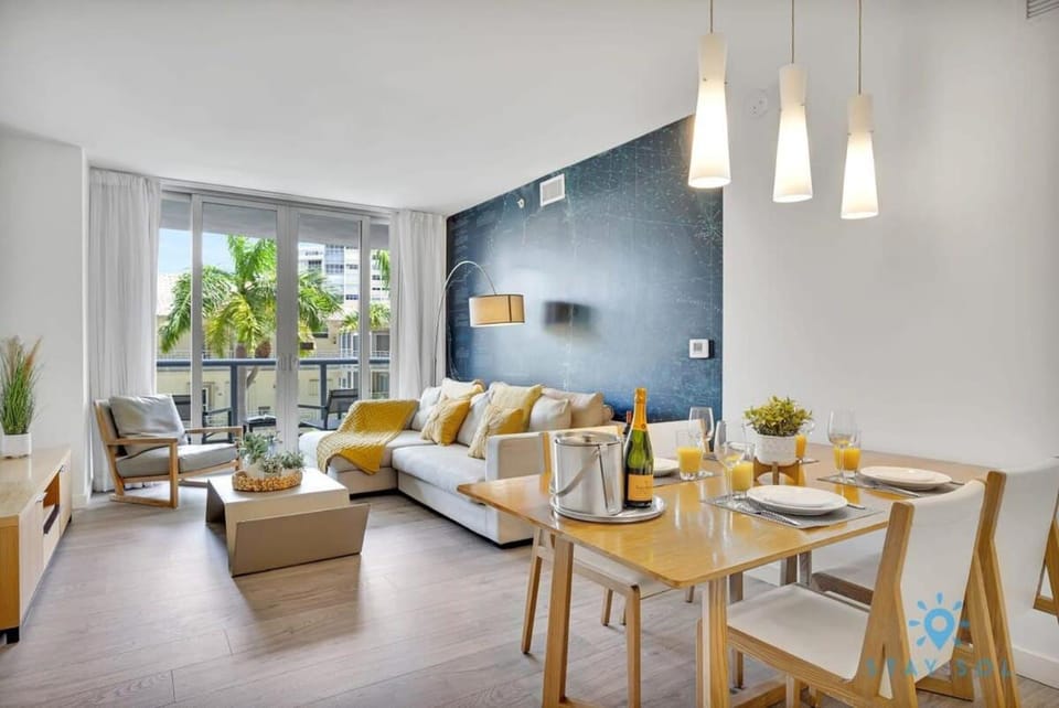 Modern Resort - Gym - Pool - Near Beach Apartment in Hallandale Beach