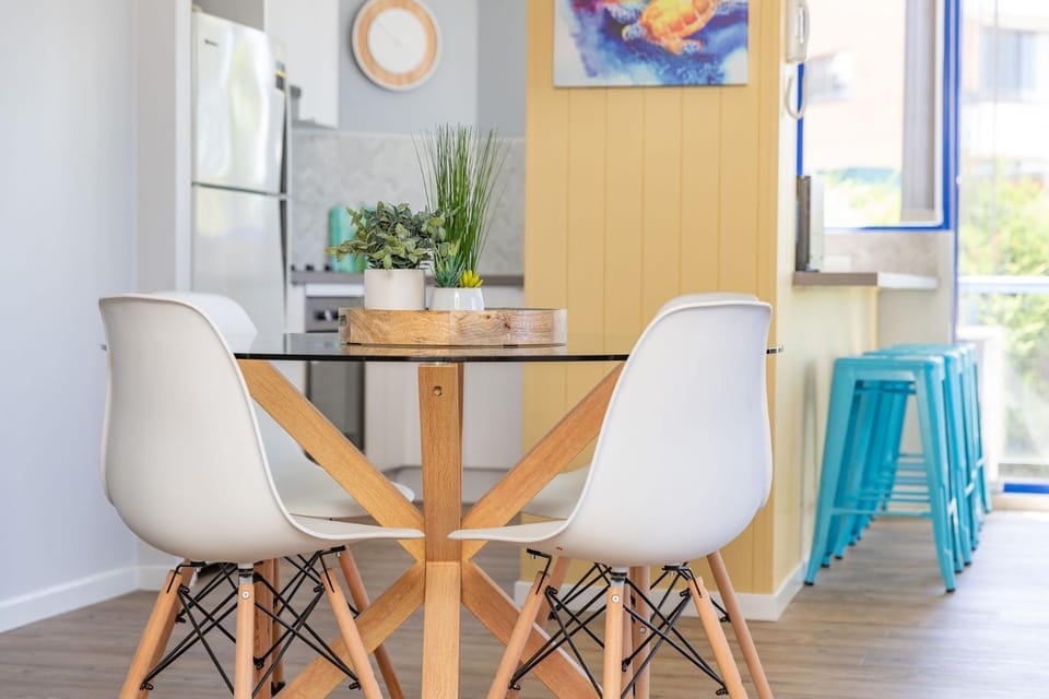 Kitchen or kitchenette, Seating area