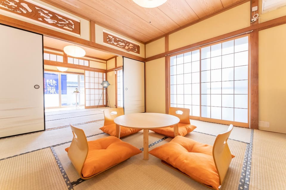 Seating area, Dining area