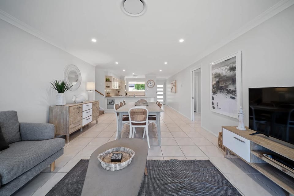 Days By The Bay - 3BR house with ocean views House in Vincentia