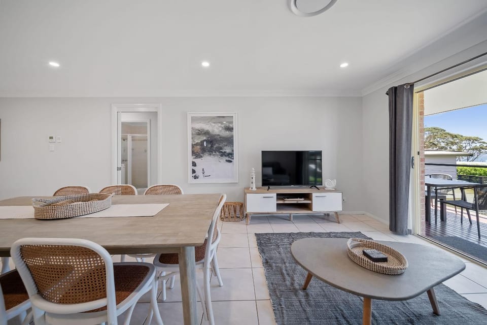Days By The Bay - 3BR house with ocean views House in Vincentia