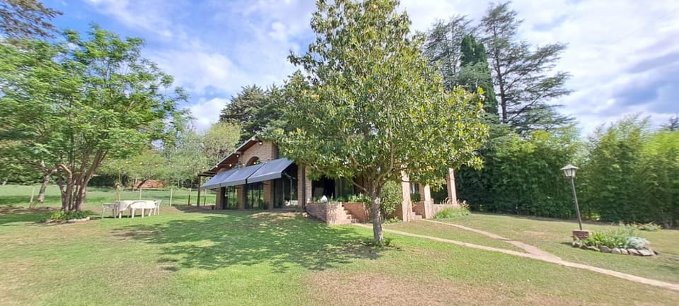 La Calma, casa frente al río, gran parque y pileta House in Cordoba Province