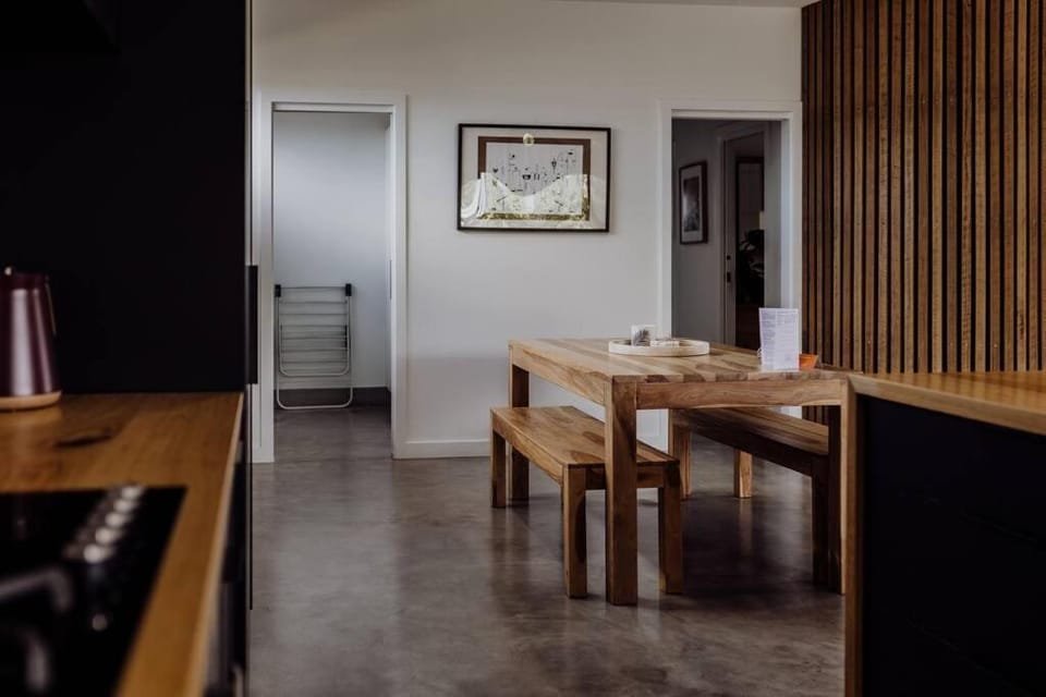 Kitchen or kitchenette, Seating area, Dining area