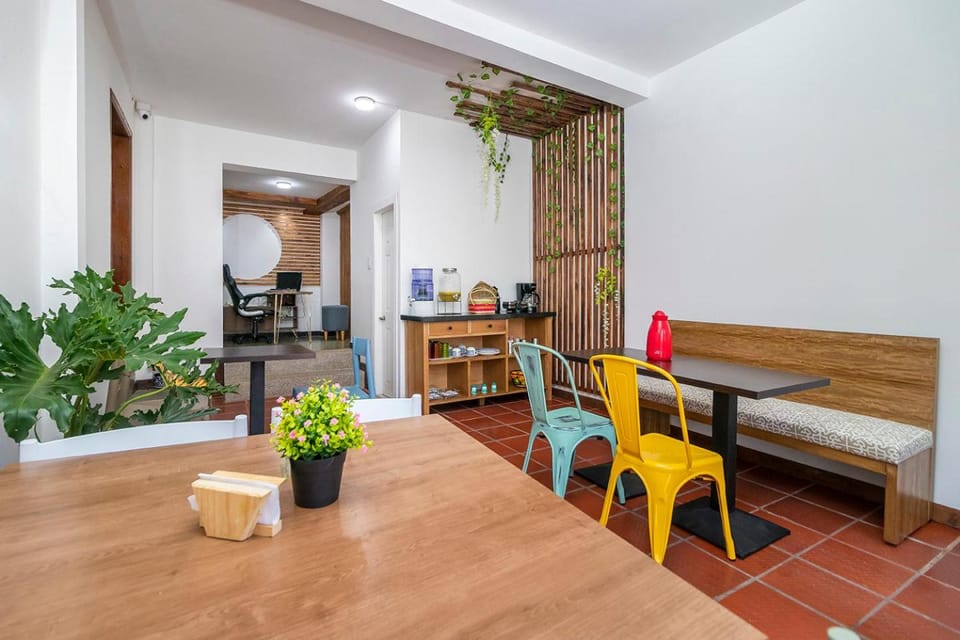 Communal lounge/ TV room, Dining area, Breakfast