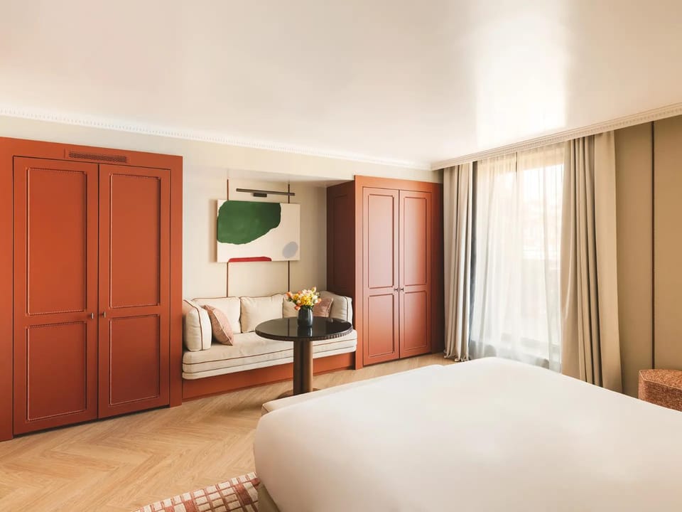 Bed, Seating area, Bedroom
