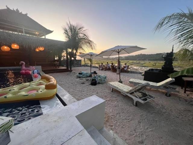 Restaurant/places to eat, Swimming pool