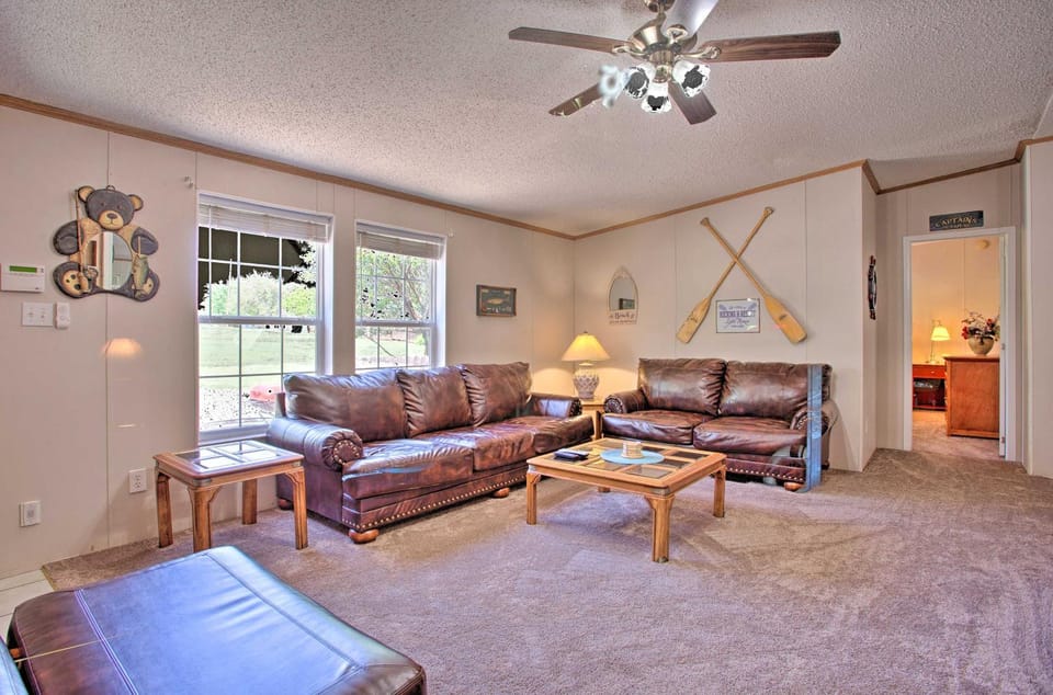Spacious House ~ 1 Mi to Lake & Boat Ramp! House in Oklahoma